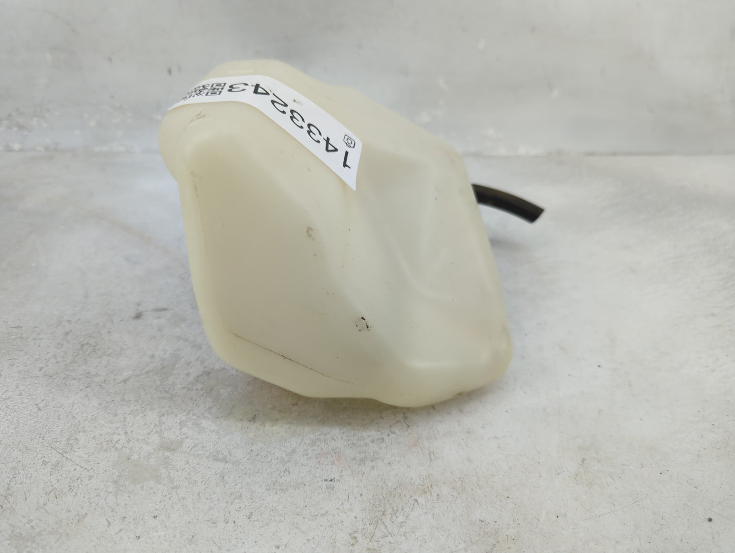 2004-2006 Lexus Es330 Radiator Coolant Overflow Expansion Tank Bottle 1433243 - Oemusedautoparts1.com