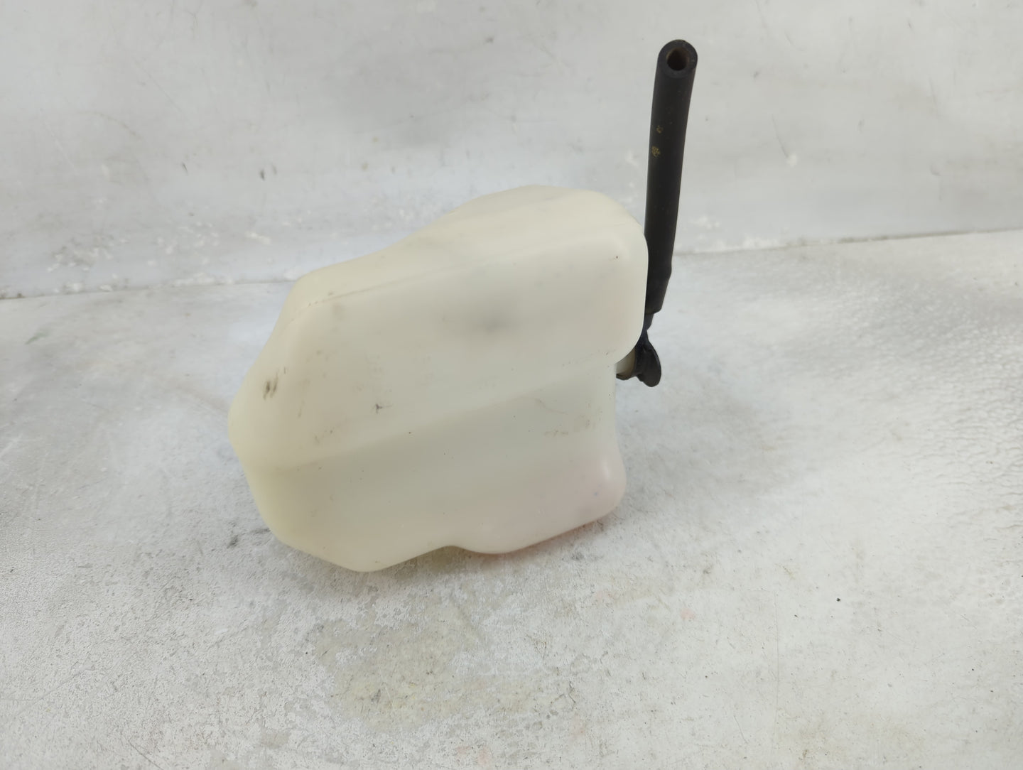 2004-2006 Lexus Es330 Radiator Coolant Overflow Expansion Tank Bottle 1433243 - Oemusedautoparts1.com