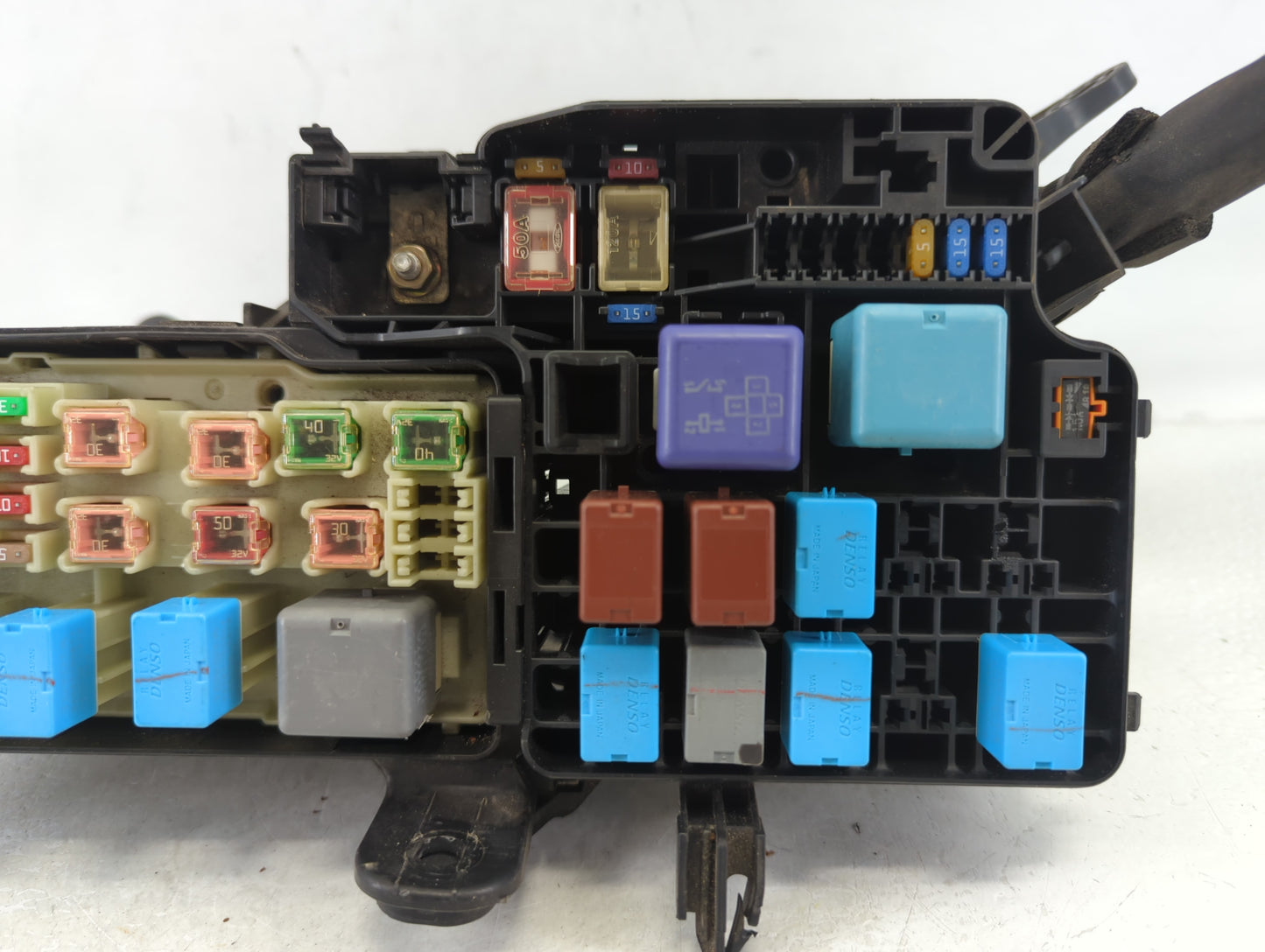 2004-2006 Lexus Es330 Fusebox Fuse Box Panel Relay Module P/N:0827041 Fits Fits 2004 2005 2006 OEM Used Auto Parts - Oemused