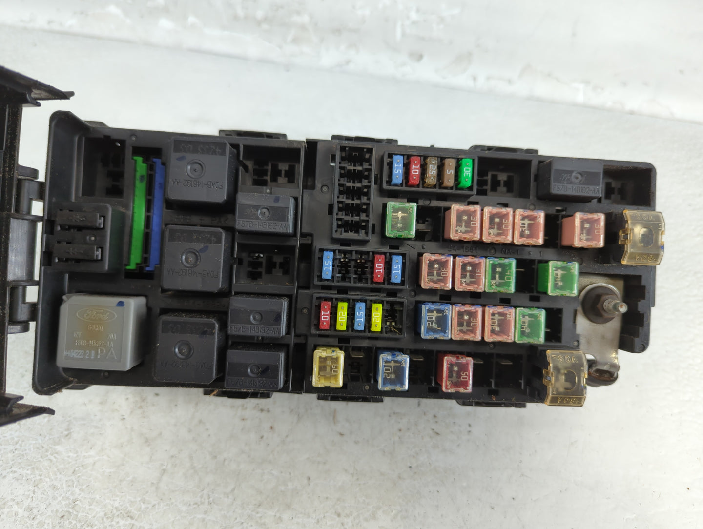 2004-2005 Lincoln Aviator Fusebox Fuse Box Panel Relay Module Fits Fits 2004 2005 OEM Used Auto Parts - Oemusedautoparts1.co