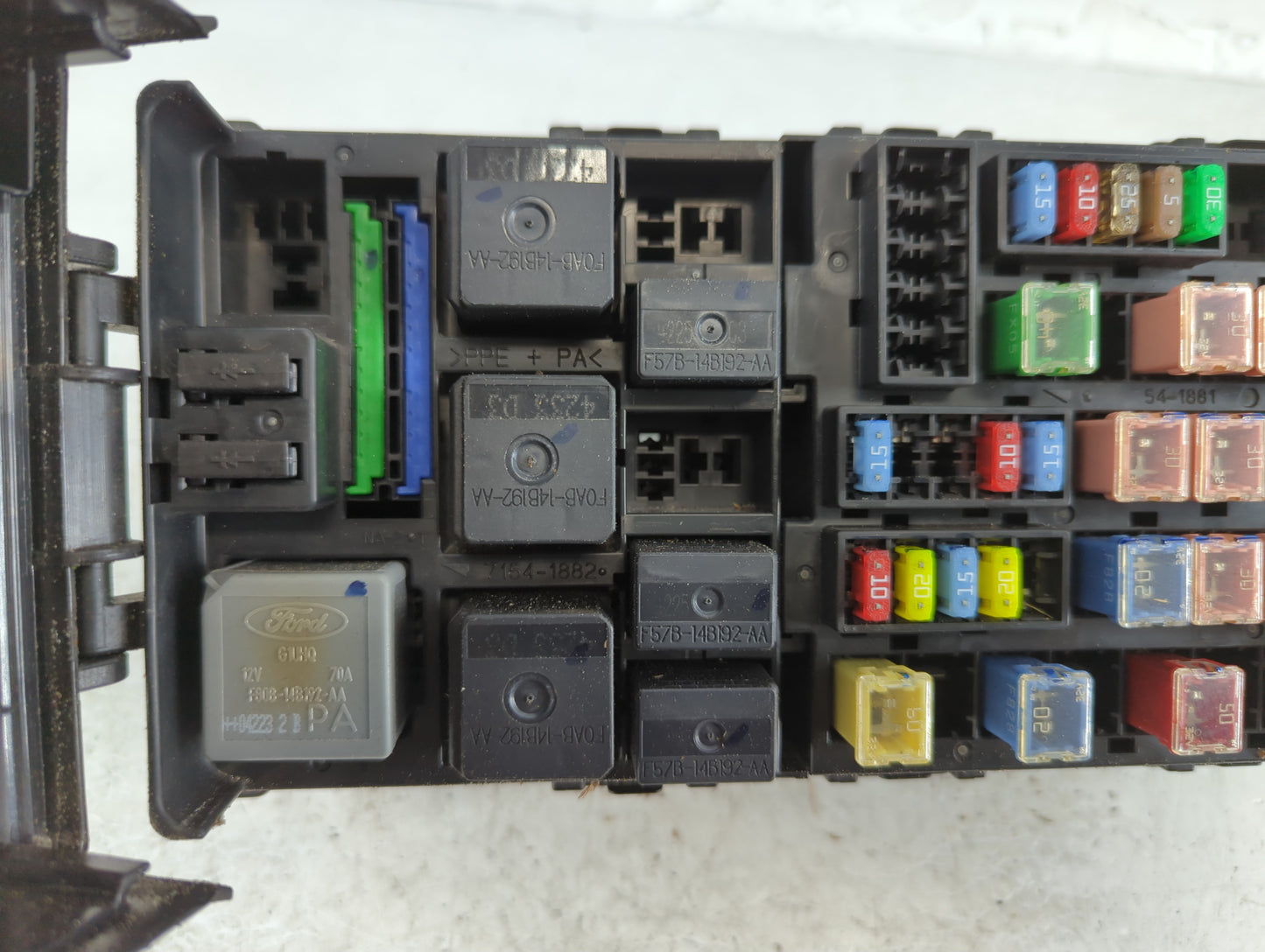 2004-2005 Lincoln Aviator Fusebox Fuse Box Panel Relay Module Fits Fits 2004 2005 OEM Used Auto Parts - Oemusedautoparts1.co