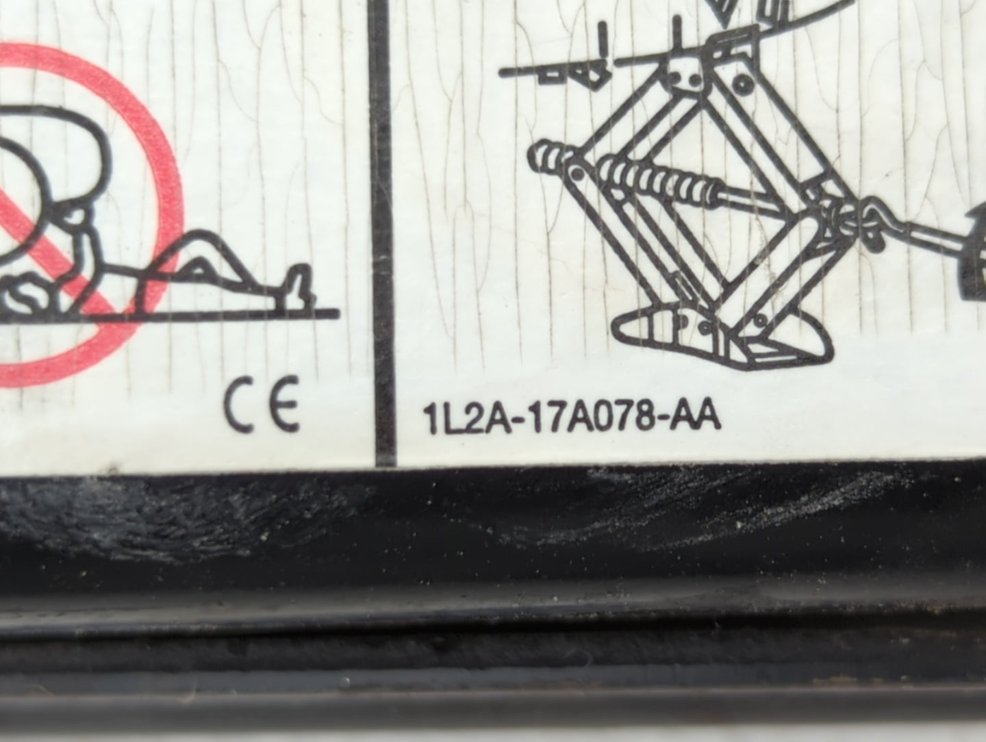 2005 Lincoln Aviator Spare Scissor Car Jack - Oemusedautoparts1.com