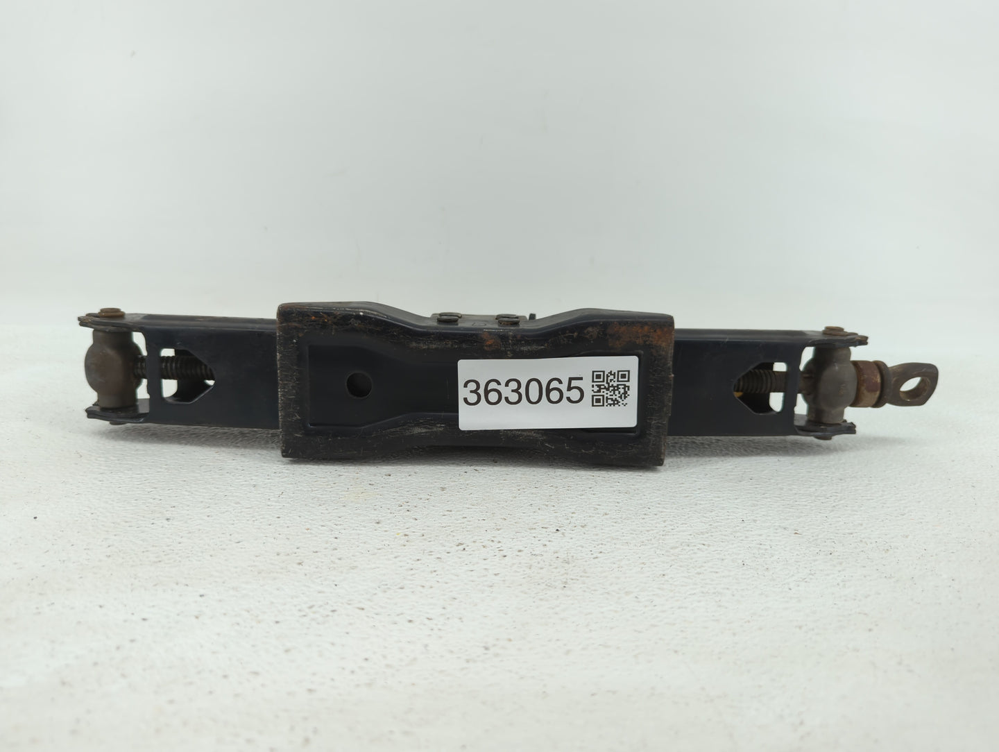 2005 Lincoln Aviator Spare Scissor Car Jack - Oemusedautoparts1.com