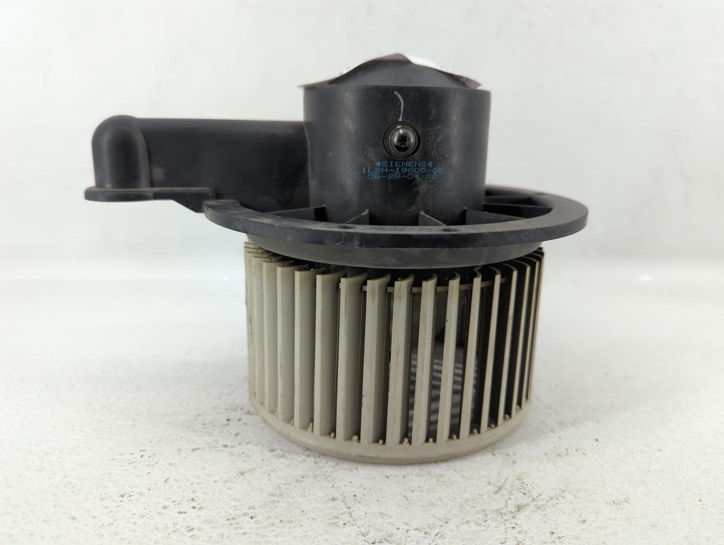 2003-2005 Lincoln Aviator Rear Heater AC Blower Motor P/N:1L2H-19805-BE Fits Fits 2002 2003 2004 2005 OEM Used Auto Parts - 