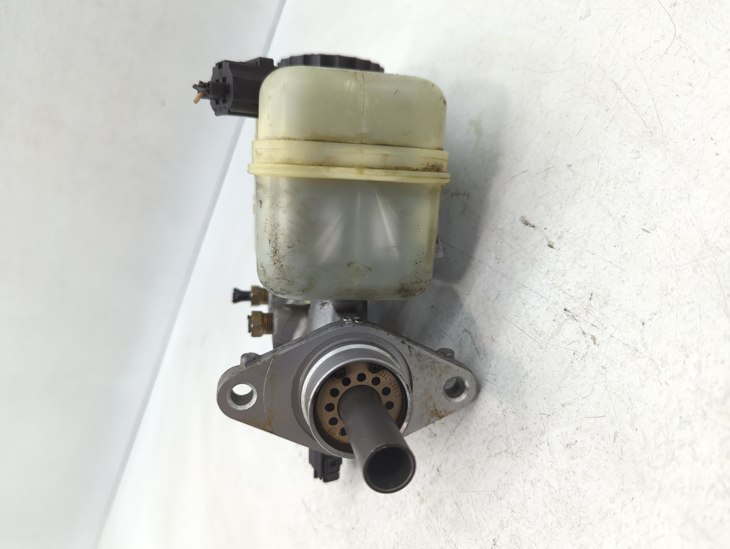2003-2005 Lincoln Aviator Brake Master Cylinder - Oemusedautoparts1.com