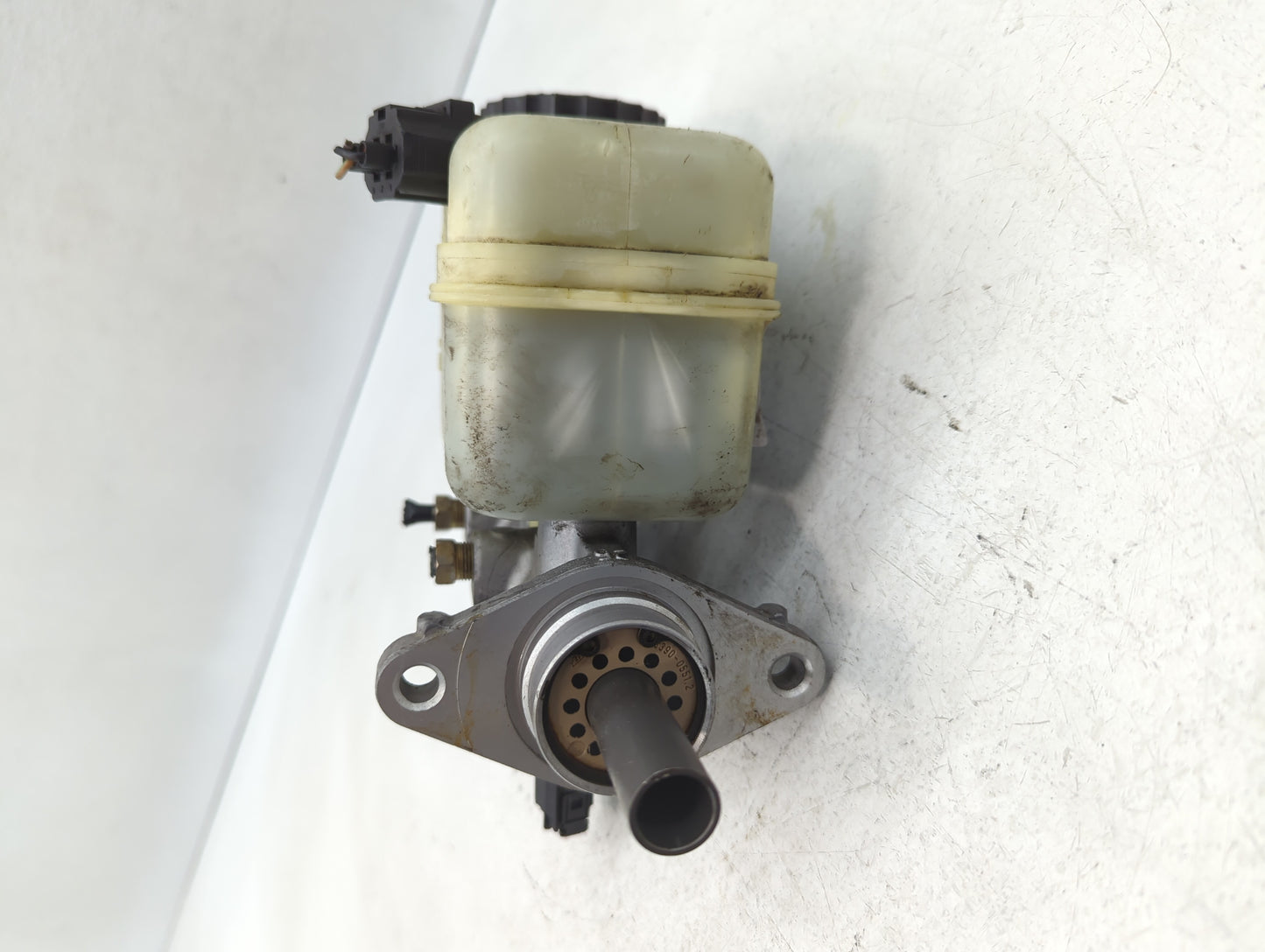 2003-2005 Lincoln Aviator Brake Master Cylinder - Oemusedautoparts1.com