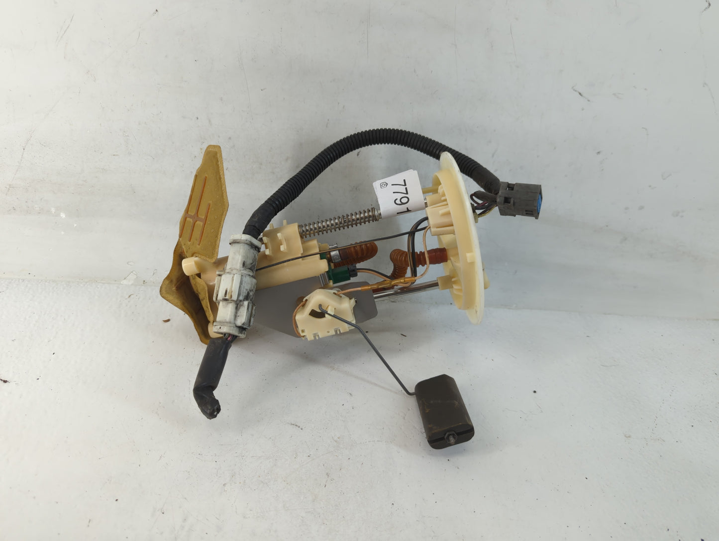 2003-2005 Lincoln Aviator Electrical Gas Fuel Pump Assembly - Oemusedautoparts1.com