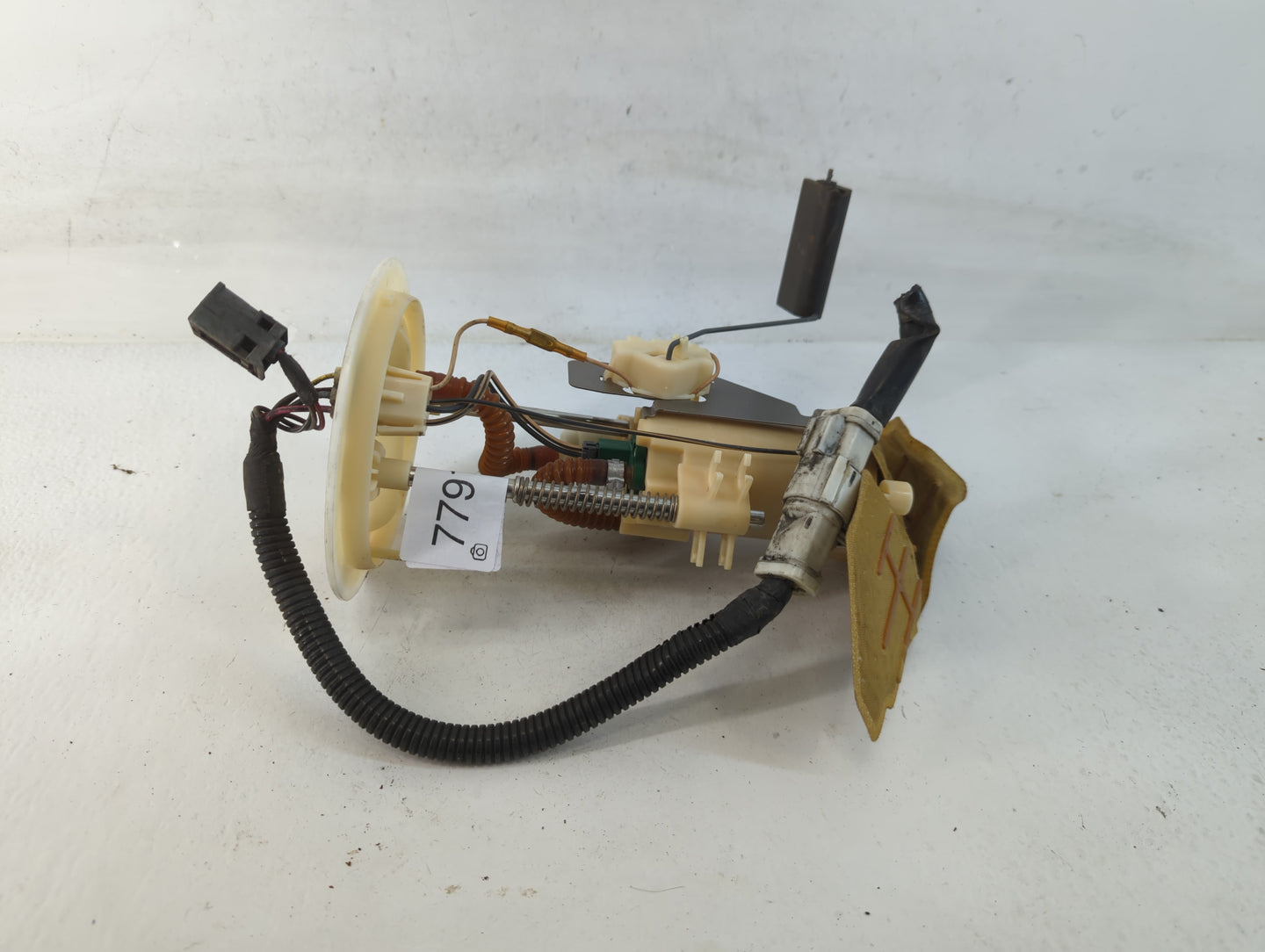 2003-2005 Lincoln Aviator Electrical Gas Fuel Pump Assembly - Oemusedautoparts1.com