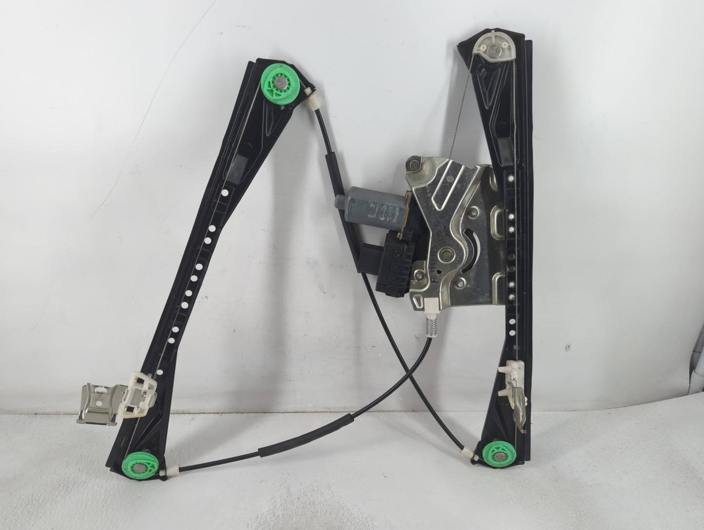 2005 Lincoln Ls Driver Left Front Window Regulator - Oemusedautoparts1.com