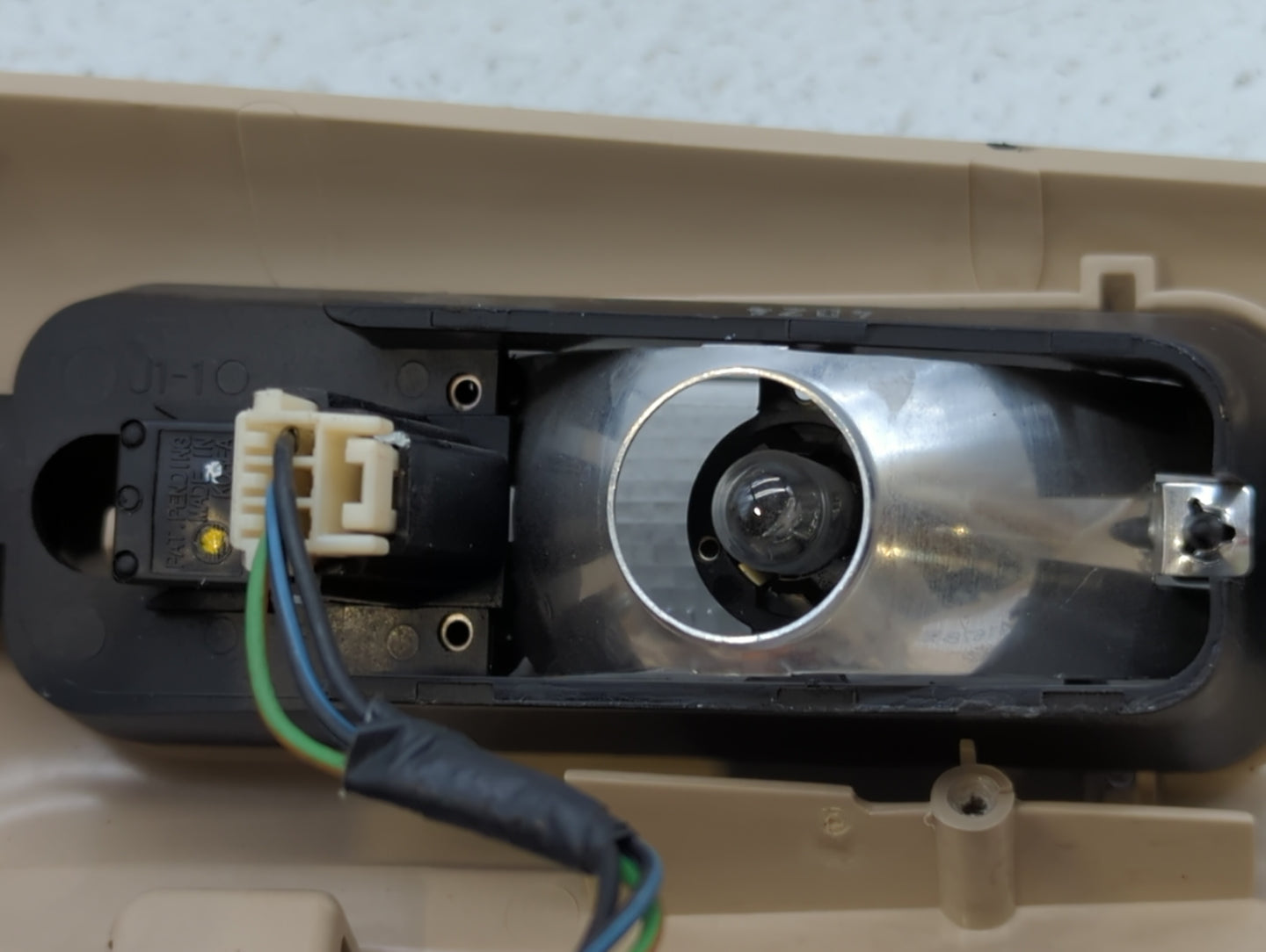 2005 Lincoln Navigator Center Floor Console P/N:78519A58 Fits OEM Used Auto Parts - Oemusedautoparts1.com