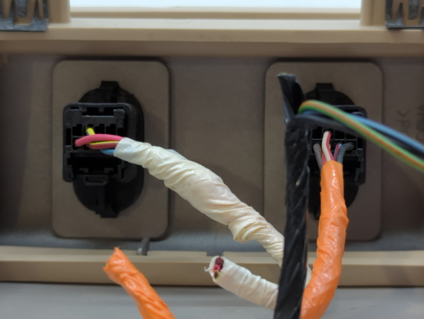 2005 Lincoln Navigator Center Floor Console P/N:78519A58 Fits OEM Used Auto Parts - Oemusedautoparts1.com