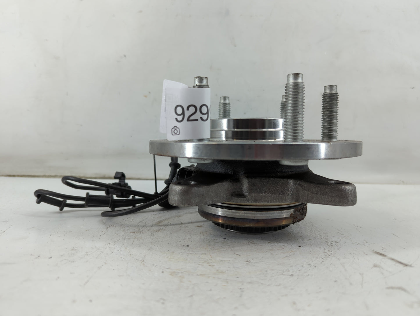 2005 Lincoln Navigator Driver Front Wheel Hub Oem - Oemusedautoparts1.com