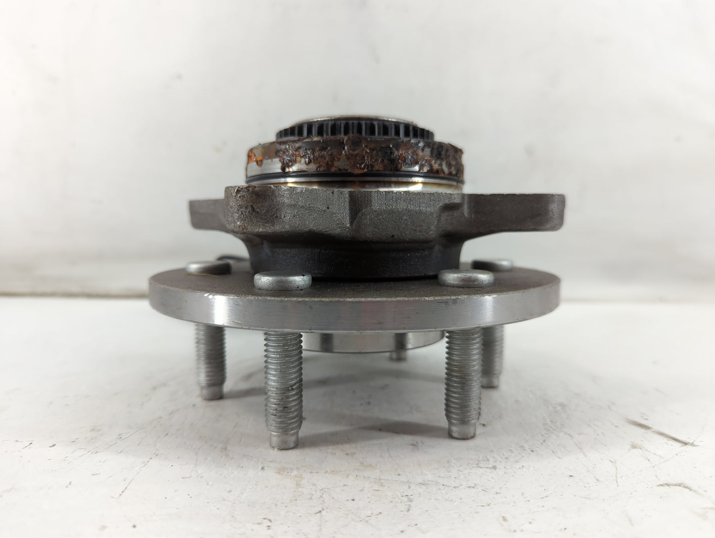 2005 Lincoln Navigator Driver Front Wheel Hub Oem - Oemusedautoparts1.com