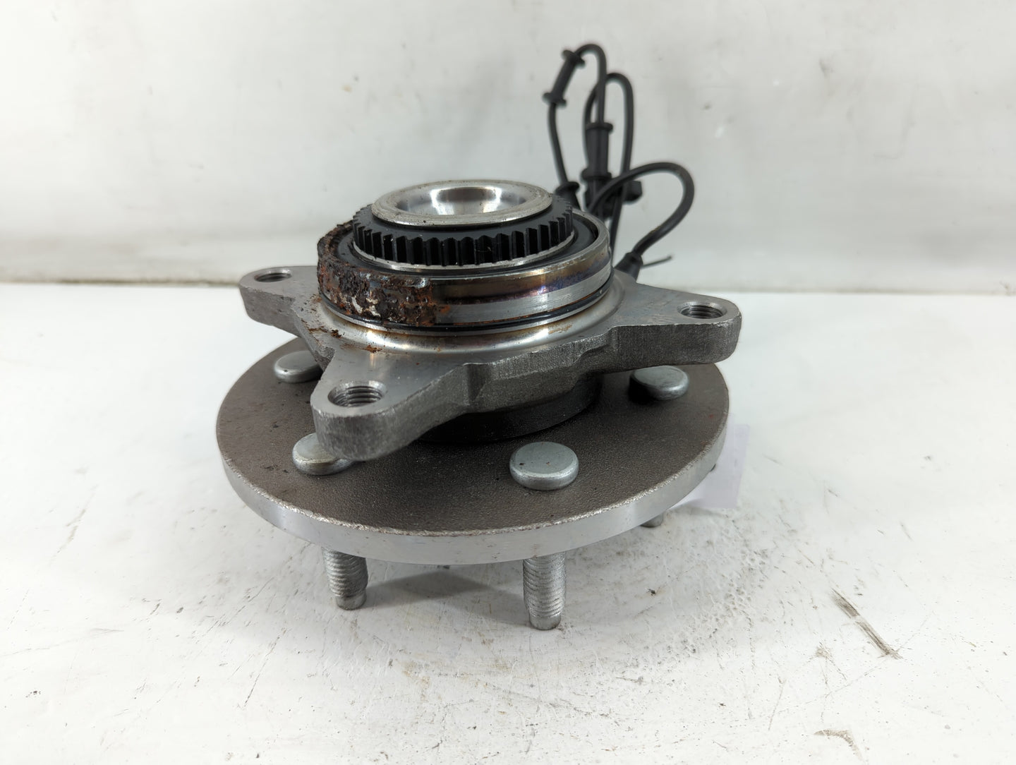 2005 Lincoln Navigator Driver Front Wheel Hub Oem - Oemusedautoparts1.com