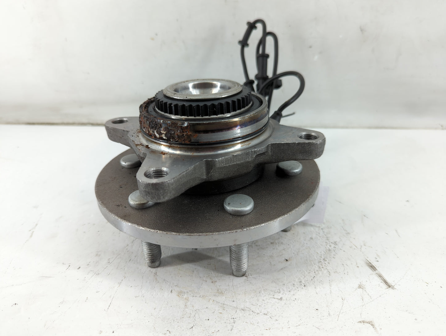 2005 Lincoln Navigator Driver Front Wheel Hub Oem - Oemusedautoparts1.com