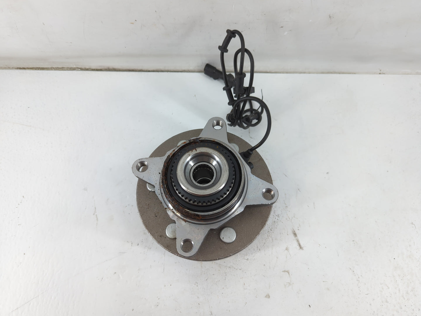 2005 Lincoln Navigator Driver Front Wheel Hub Oem - Oemusedautoparts1.com