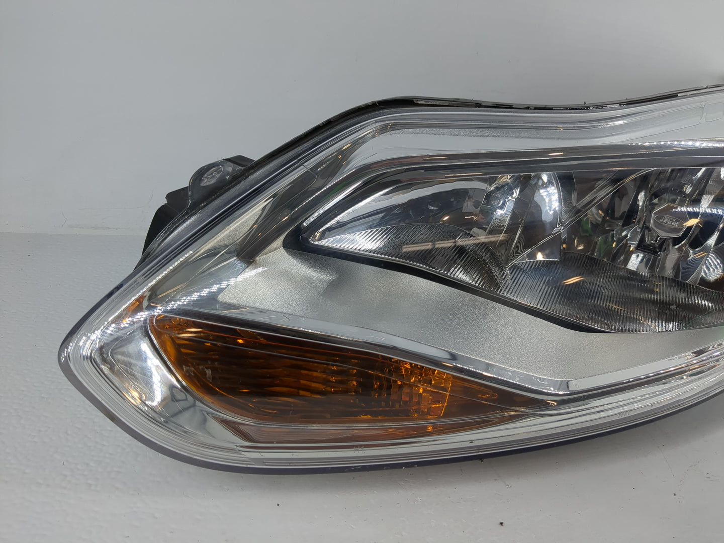 2005-2011 Lincoln Town Car Passenger Right Oem Head Light Headlight Lamp - Oemusedautoparts1.com