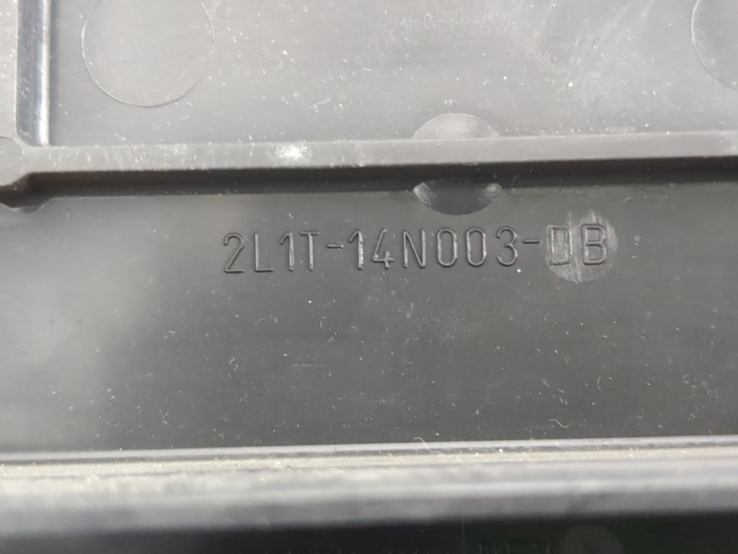 2004-2011 Lincoln Town Car Fusebox Fuse Box Panel Relay Module P/N:2L1T-14N003-DB 2C7T-14N003-A Fits OEM Used Auto Parts - O