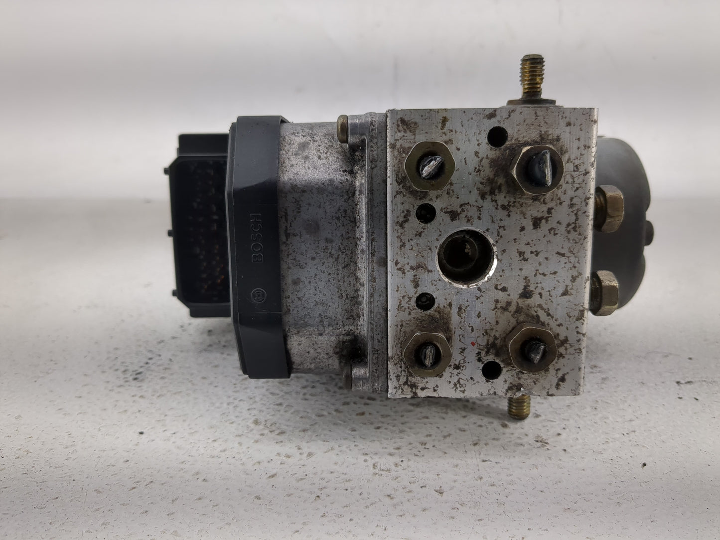 2005 Lincoln Town Car ABS Pump Control Module Replacement P/N:5W13-2C353-A Fits OEM Used Auto Parts - Oemusedautoparts1.com