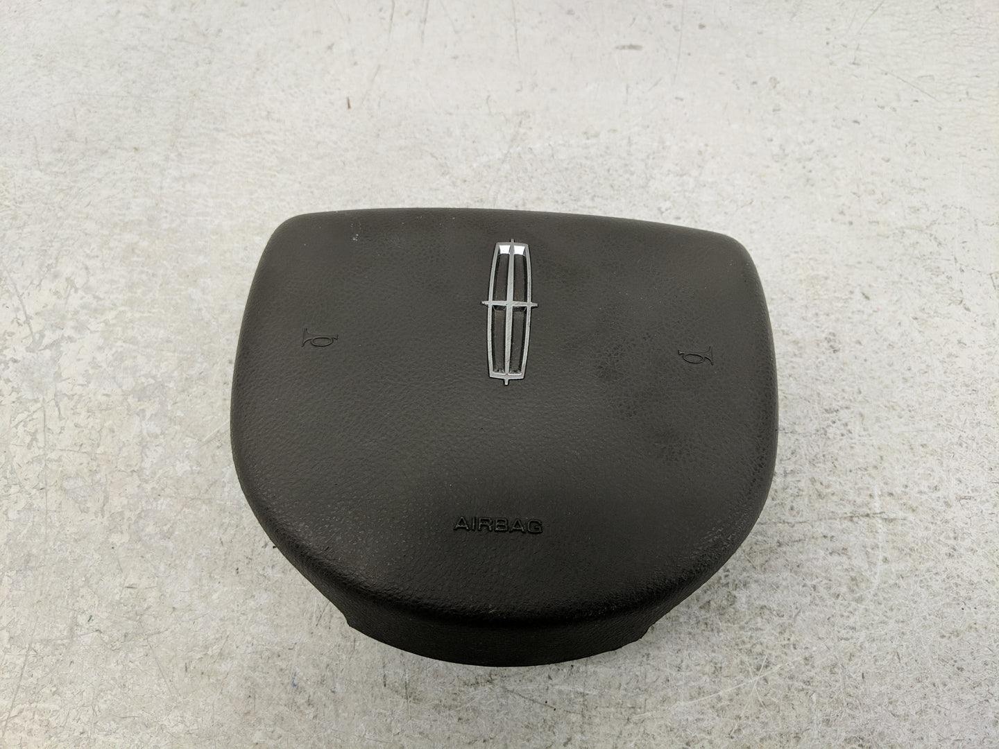2005-2006 Lincoln Town Car Air Bag Driver Left Steering Wheel Mounted Fits Fits 2005 2006 OEM Used Auto Parts - Oemusedautop