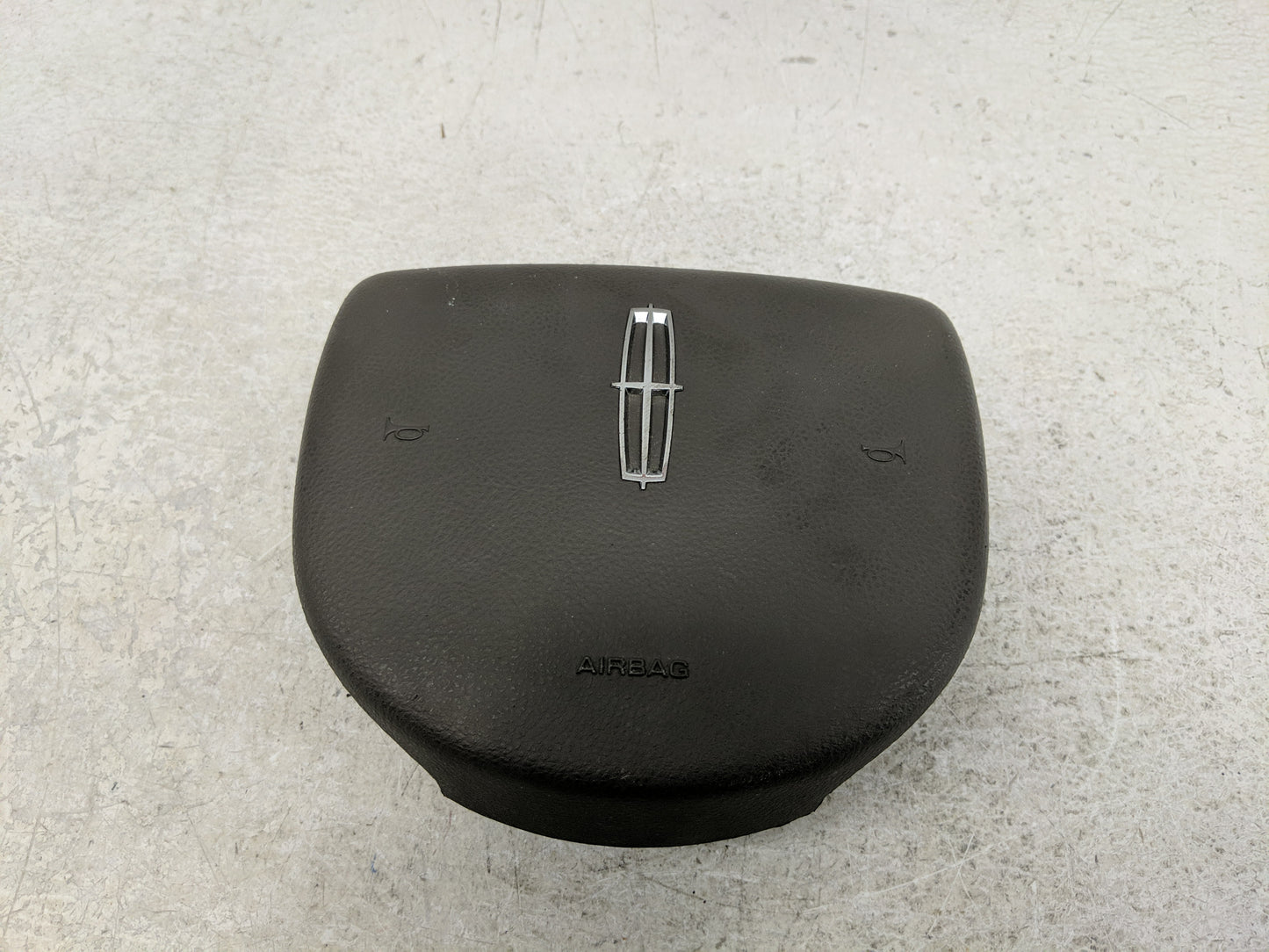 2005-2006 Lincoln Town Car Air Bag Driver Left Steering Wheel Mounted Fits Fits 2005 2006 OEM Used Auto Parts - Oemusedautop