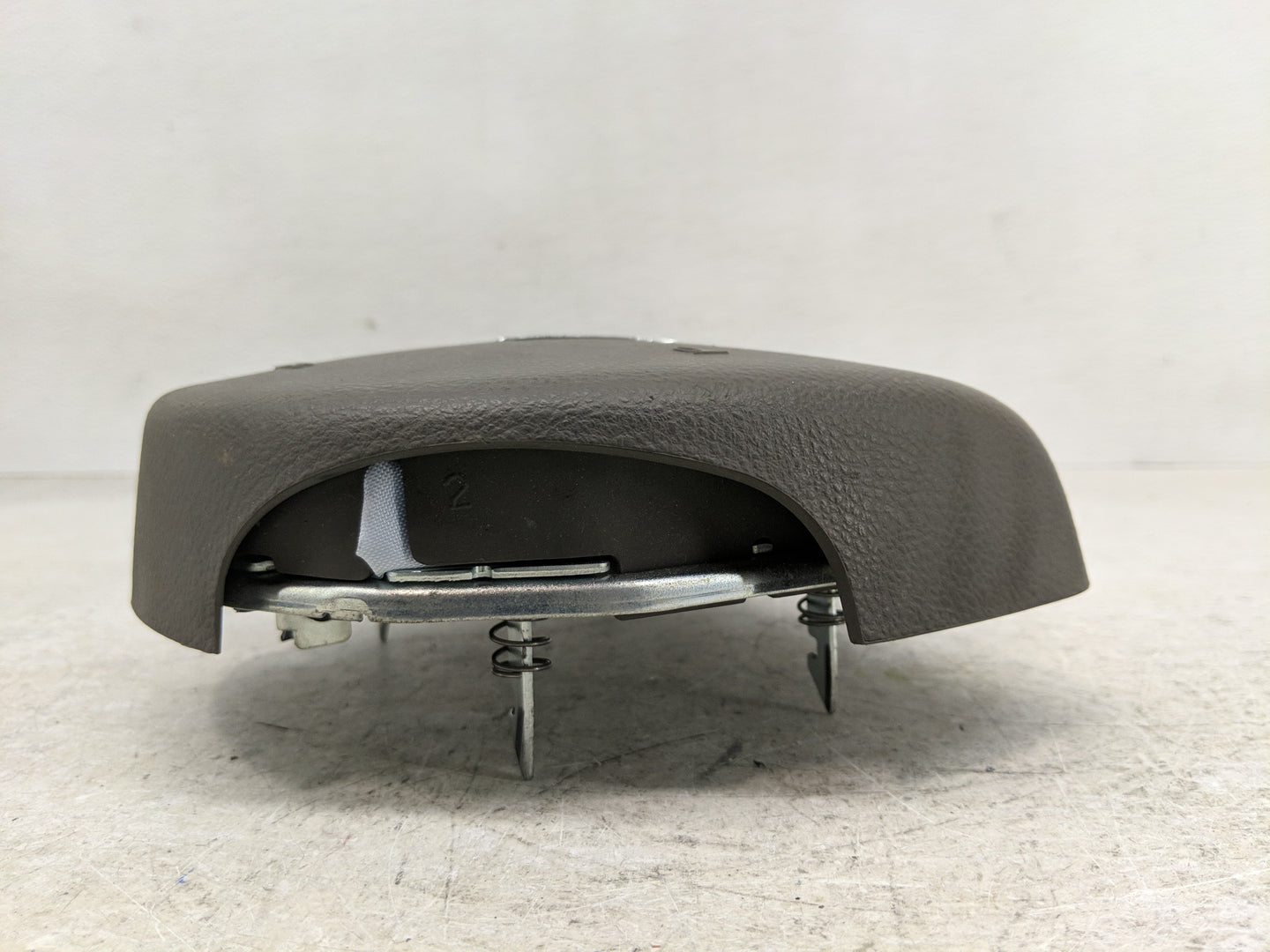 2005-2006 Lincoln Town Car Air Bag Driver Left Steering Wheel Mounted Fits Fits 2005 2006 OEM Used Auto Parts - Oemusedautop