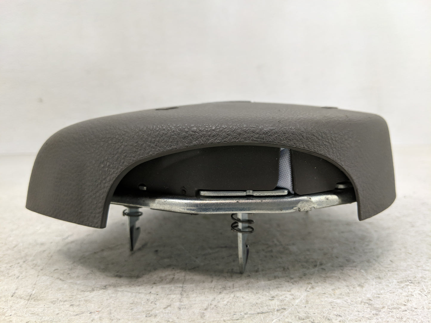 2005-2006 Lincoln Town Car Air Bag Driver Left Steering Wheel Mounted Fits Fits 2005 2006 OEM Used Auto Parts - Oemusedautop