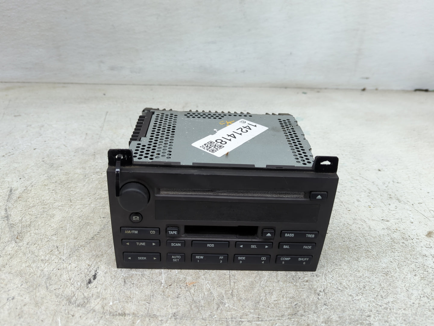 2005 Lincoln Town Car Radio AM FM Cd Player Receiver Replacement P/N:3W1T-18C868-AK Fits OEM Used Auto Parts - Oemusedautopa
