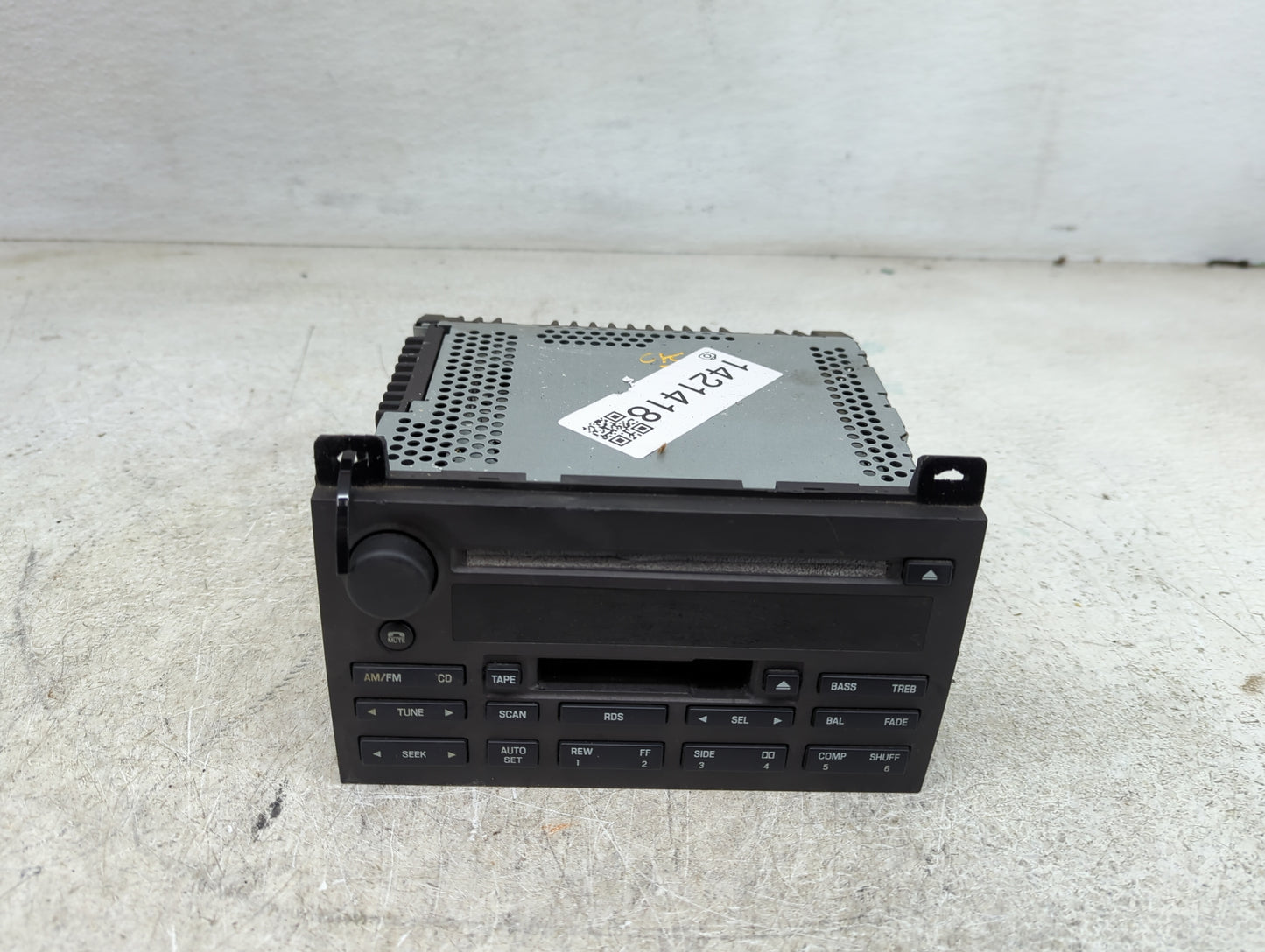 2005 Lincoln Town Car Radio AM FM Cd Player Receiver Replacement P/N:3W1T-18C868-AK Fits OEM Used Auto Parts - Oemusedautopa