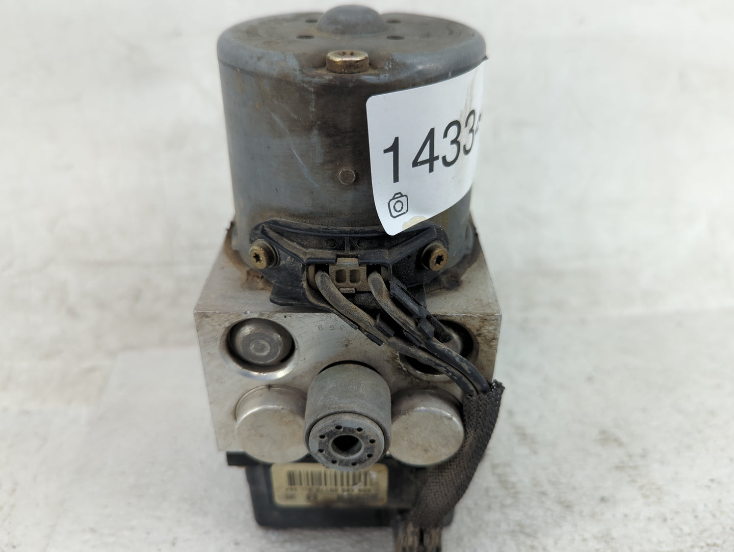 2005 Lincoln Town Car ABS Pump Control Module Replacement P/N:5W13-2C353-A Fits OEM Used Auto Parts - Oemusedautoparts1.com