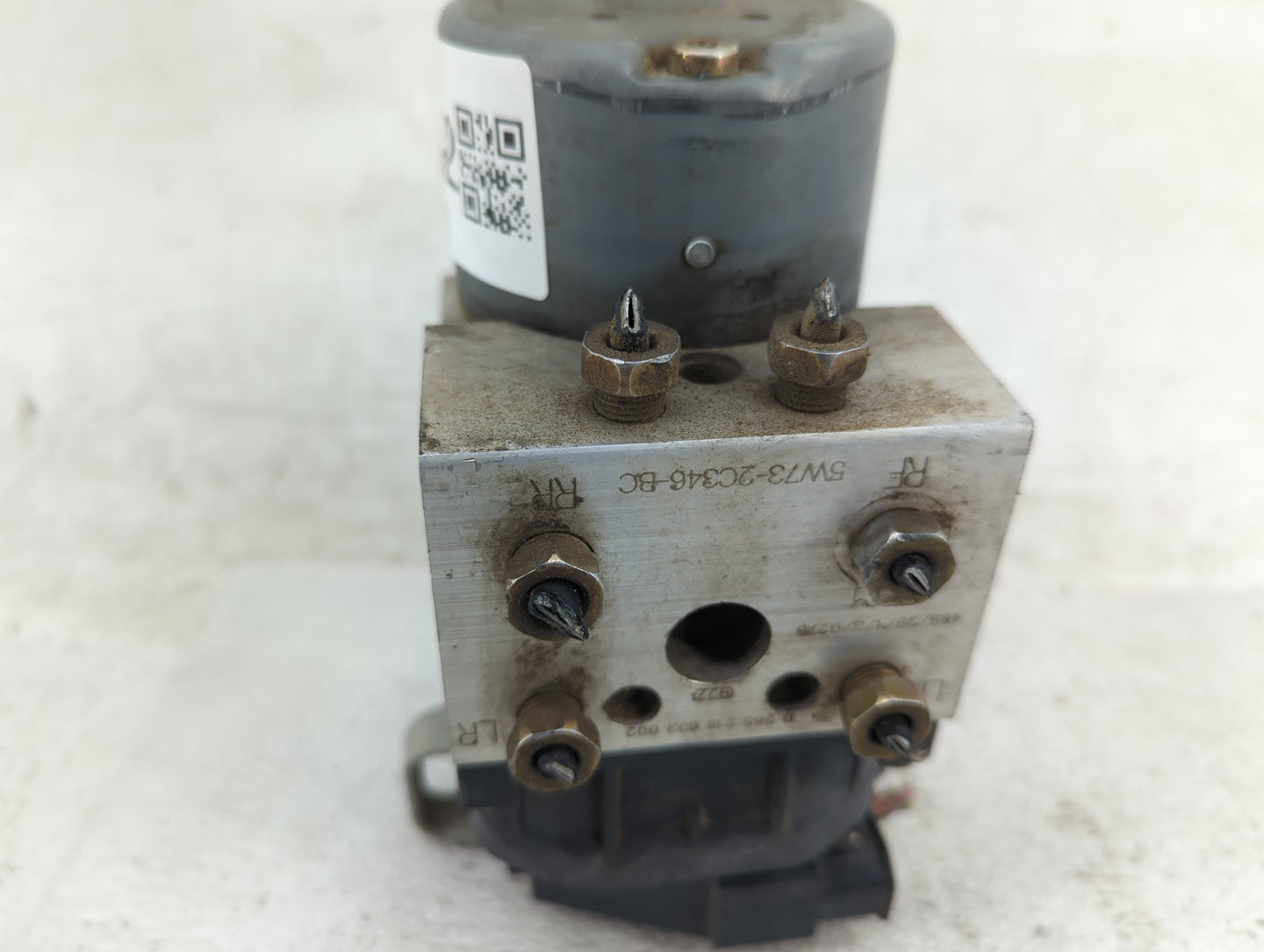 2005 Lincoln Town Car ABS Pump Control Module Replacement P/N:5W13-2C353-A Fits OEM Used Auto Parts - Oemusedautoparts1.com