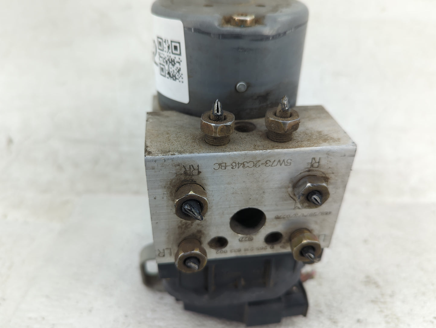 2005 Lincoln Town Car ABS Pump Control Module Replacement P/N:5W13-2C353-A Fits OEM Used Auto Parts - Oemusedautoparts1.com
