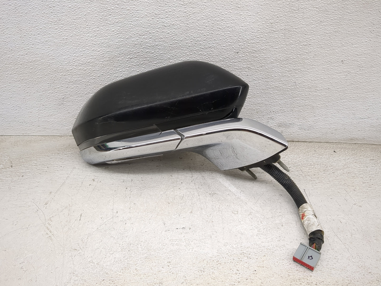 2005 Lincoln Town Car Passenger Side View Mirror - Right Door Mirror OEM Used - Oemusedautoparts1.com