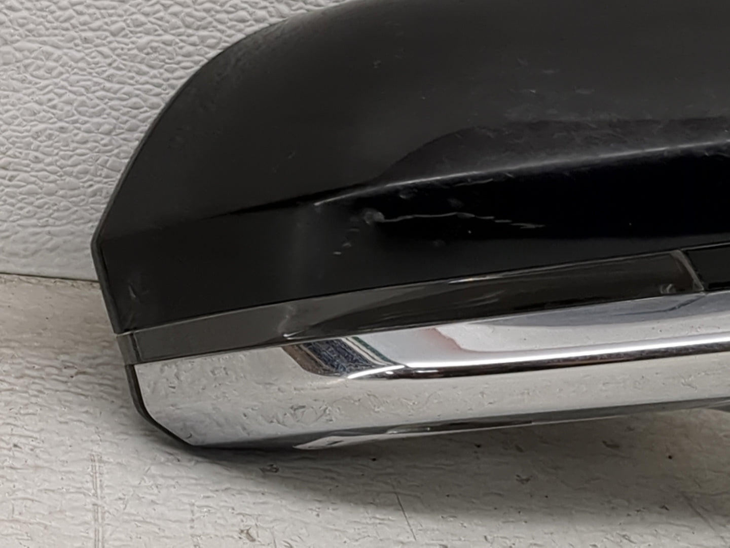 2005 Lincoln Town Car Passenger Side View Mirror - Right Door Mirror OEM Used - Oemusedautoparts1.com