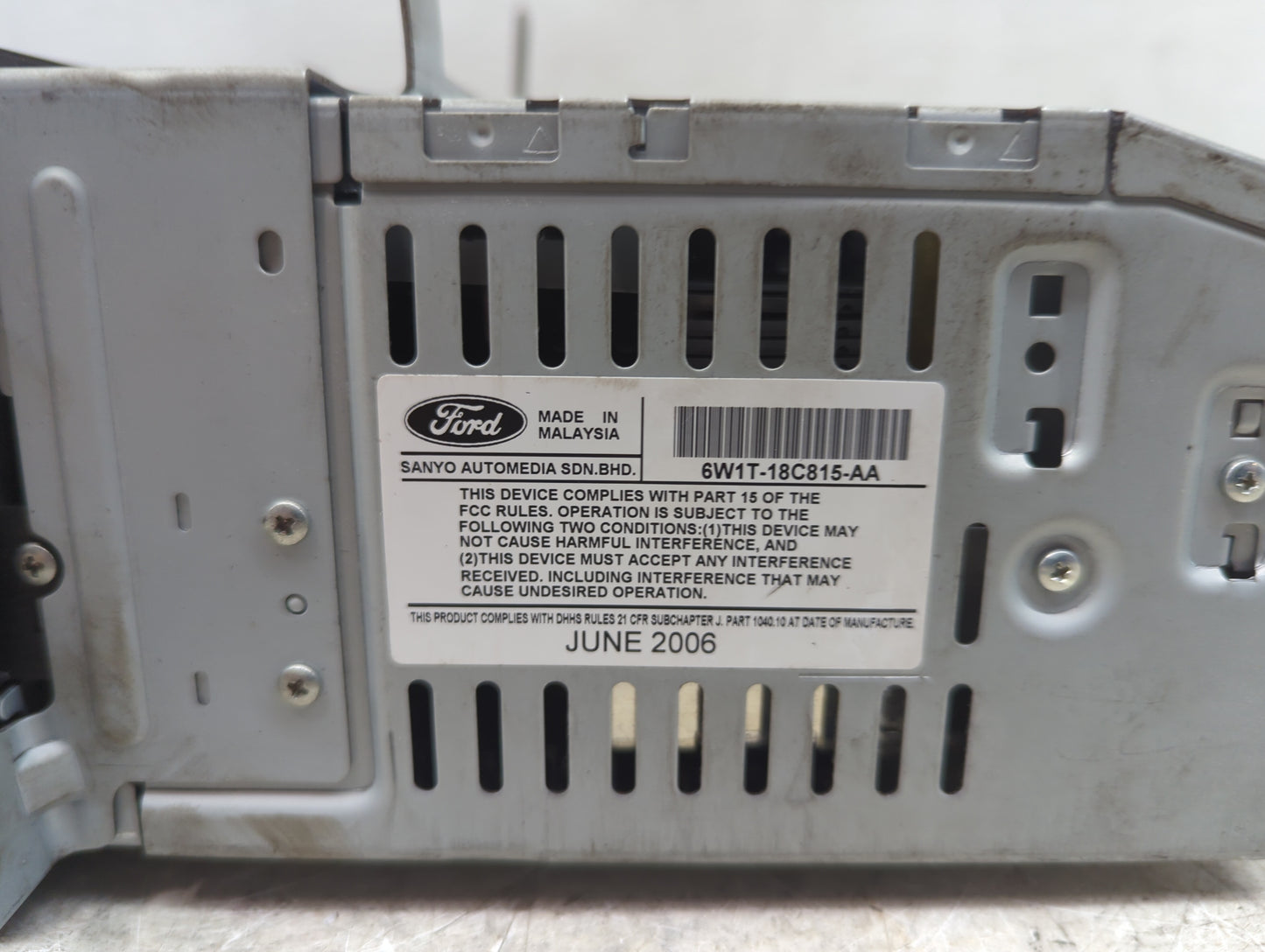 2005 Lincoln Town Car Radio AM FM Cd Player Receiver Replacement P/N:6W1T-18C815-AA Fits OEM Used Auto Parts - Oemusedautopa