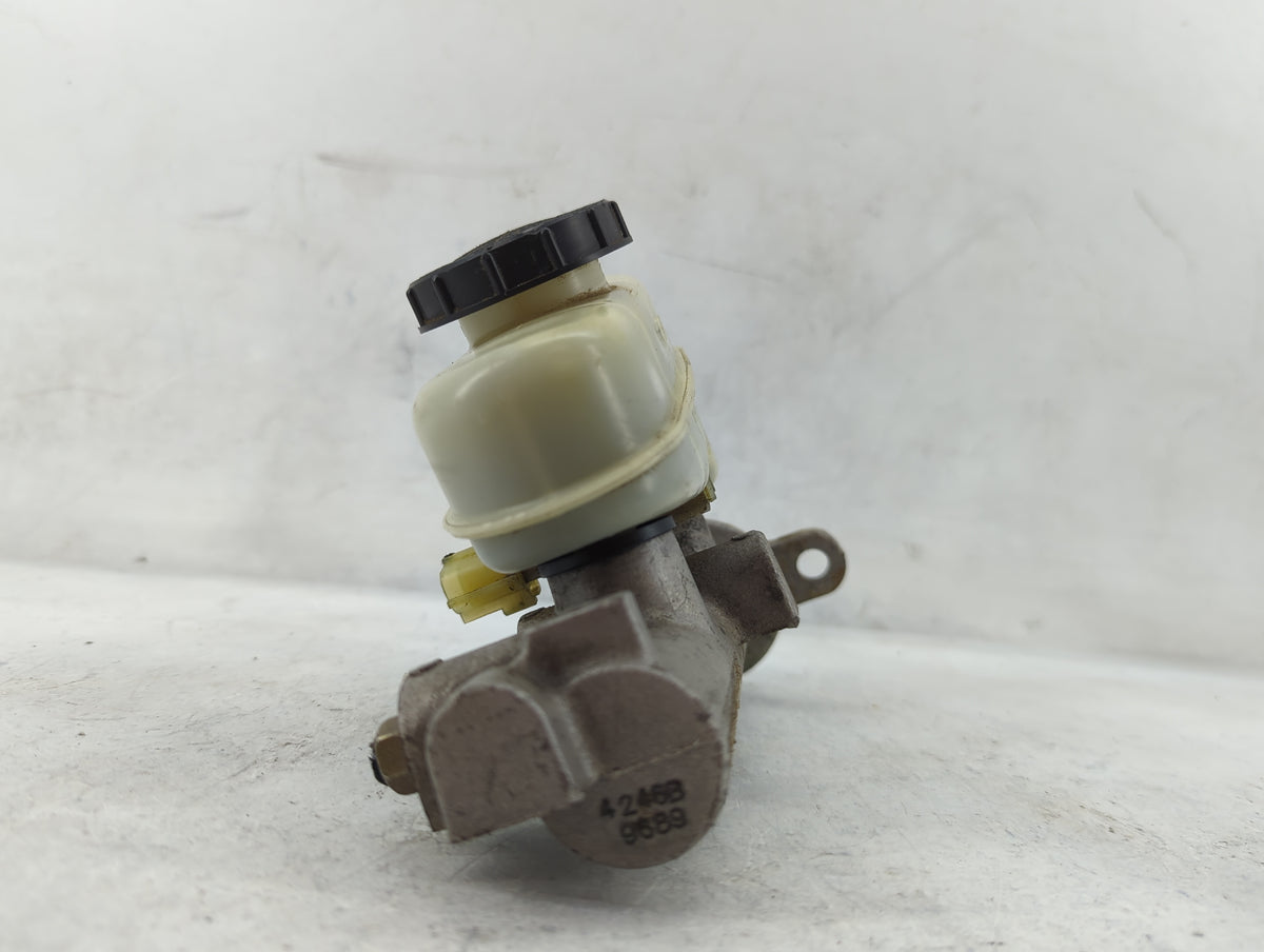 2001-2011 Lincoln Town Car Brake Master Cylinder 1498867 - Oemusedautoparts1.com
