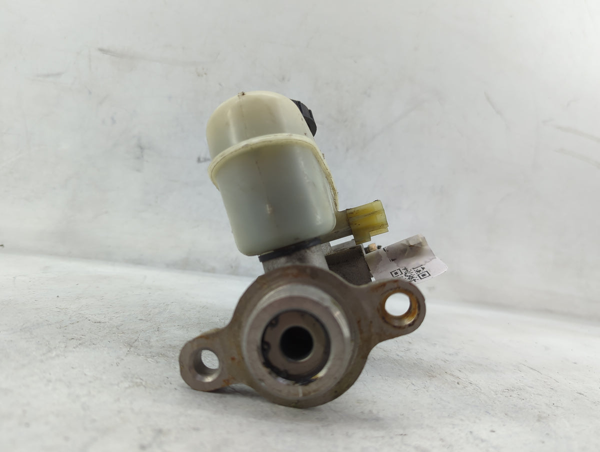 2001-2011 Lincoln Town Car Brake Master Cylinder 1498867 - Oemusedautoparts1.com
