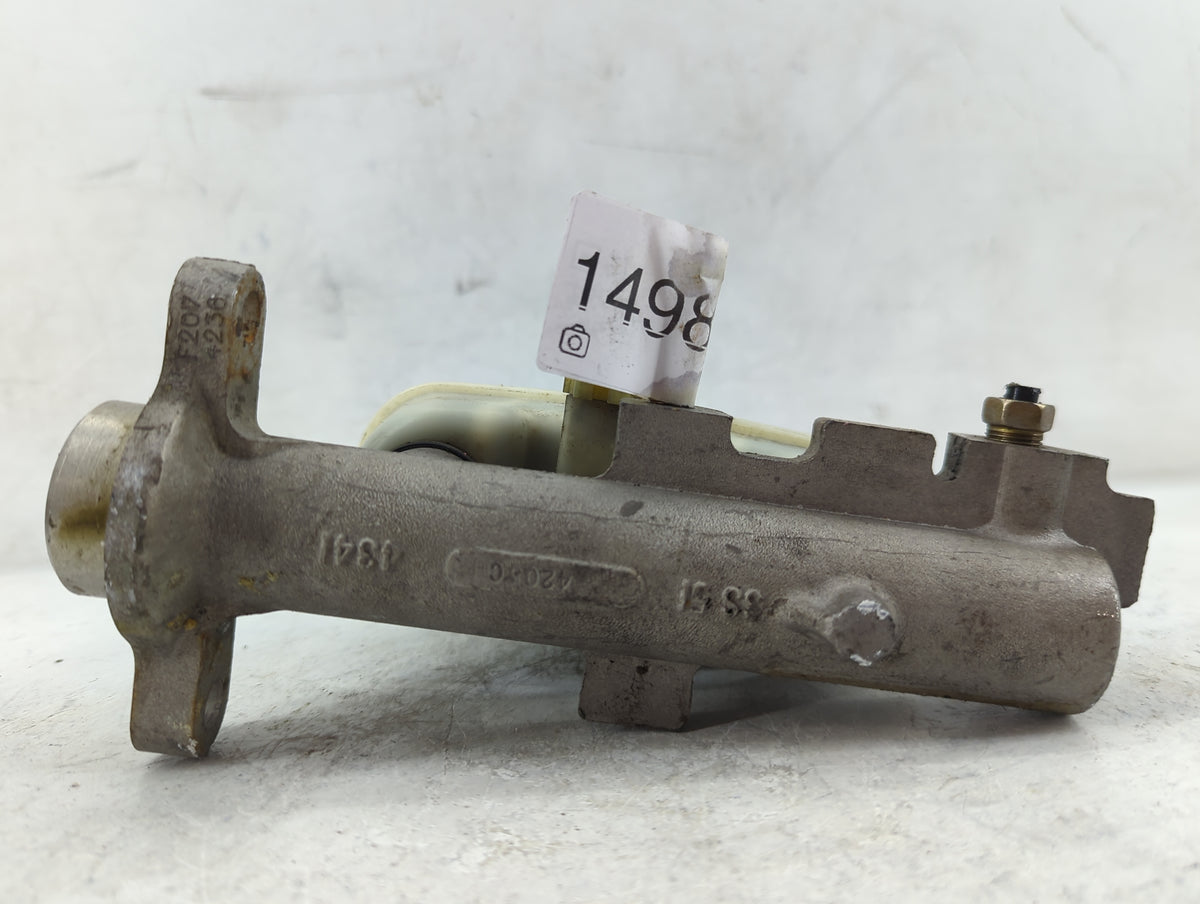 2001-2011 Lincoln Town Car Brake Master Cylinder 1498867 - Oemusedautoparts1.com