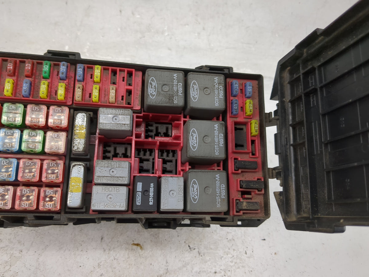 2004-2011 Lincoln Town Car Fusebox Fuse Box Panel Relay Module P/N:4L3T-14A003-AA 5C3T-14B192-AA Fits OEM Used Auto Parts - 