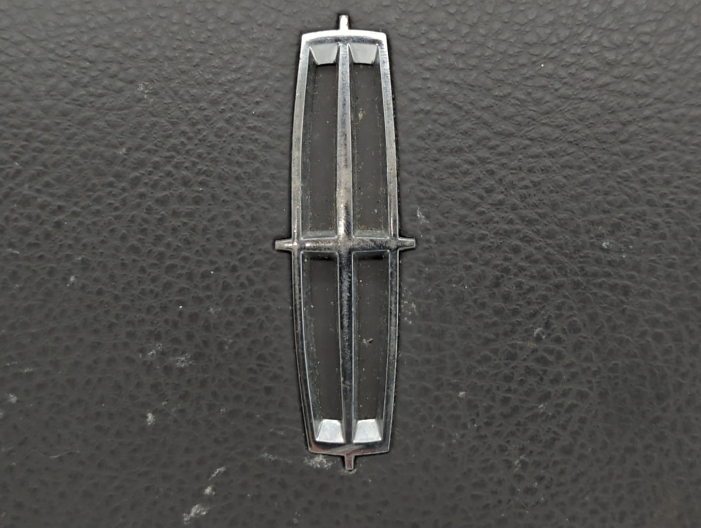 2005-2006 Lincoln Town Car Air Bag Driver Left Steering Wheel Mounted Fits Fits 2005 2006 OEM Used Auto Parts - Oemusedautop