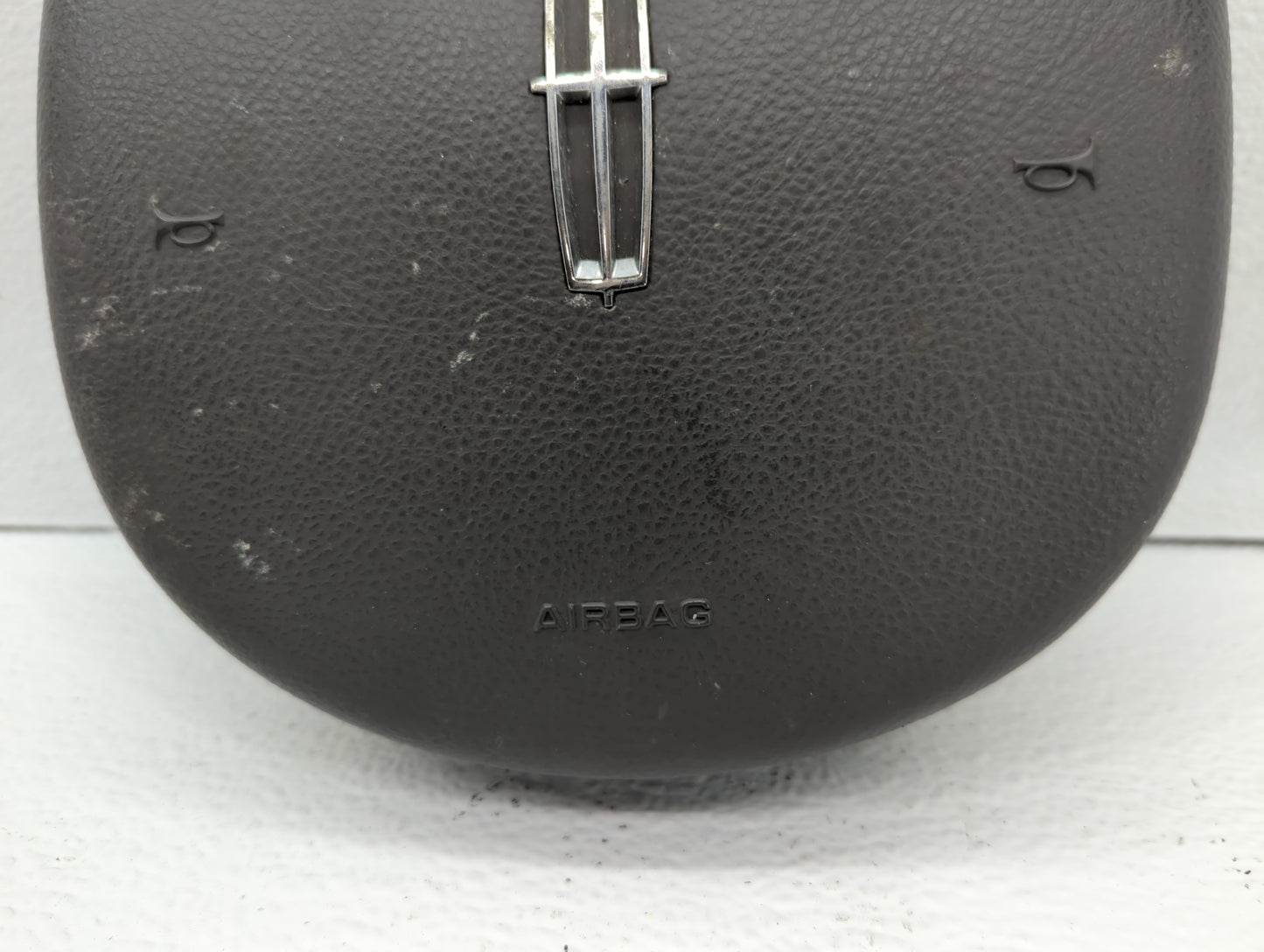 2005-2006 Lincoln Town Car Air Bag Driver Left Steering Wheel Mounted Fits Fits 2005 2006 OEM Used Auto Parts - Oemusedautop