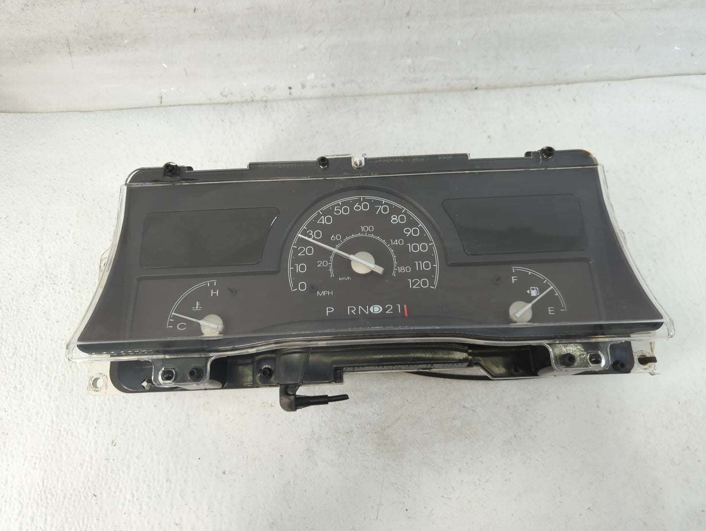 2005 Lincoln Town Car Instrument Cluster Speedometer Gauges P/N:VP3W1F-10890-AC Fits OEM Used Auto Parts - Oemusedautoparts1