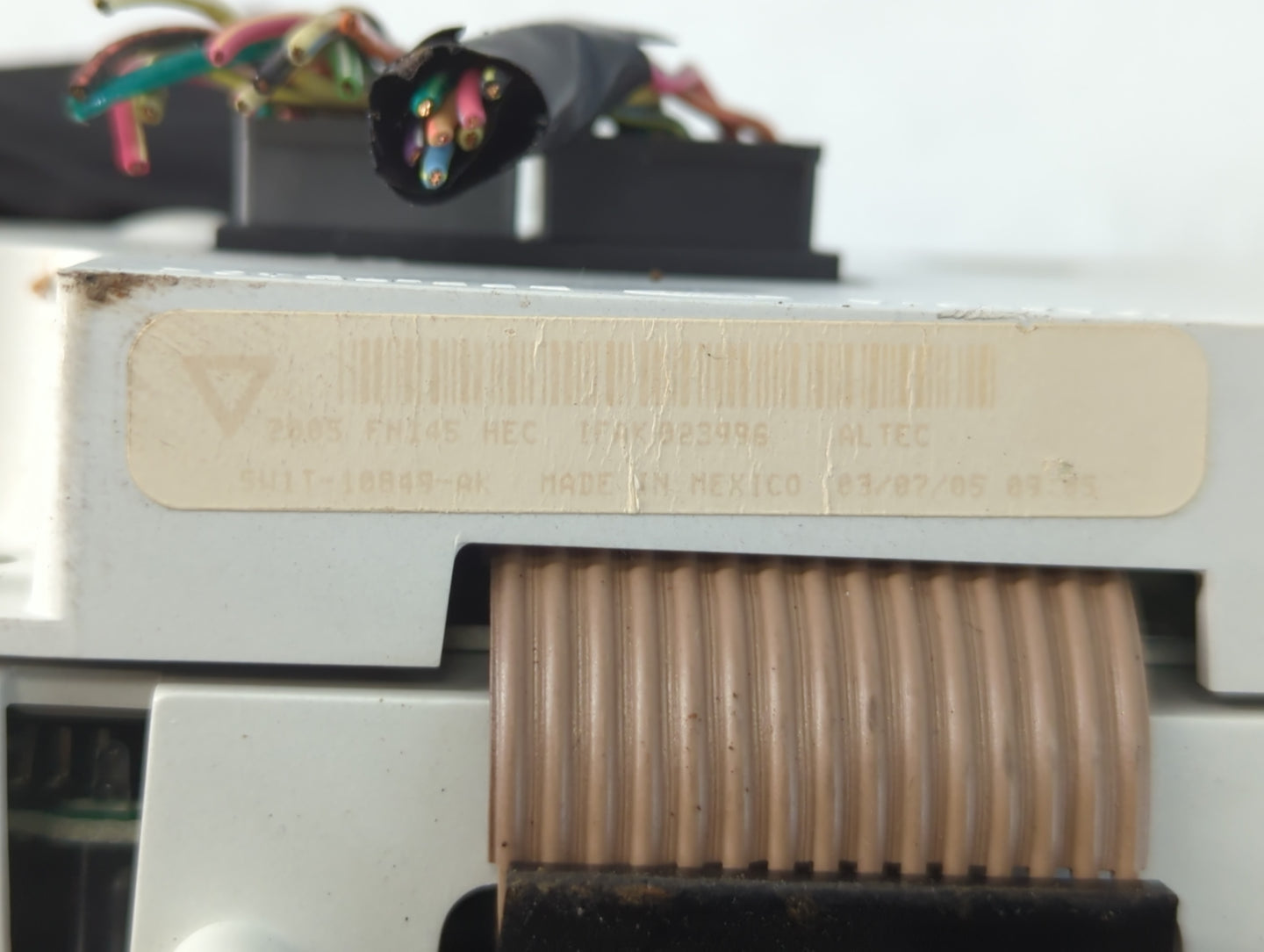 2005 Lincoln Town Car Instrument Cluster Speedometer Gauges P/N:VP3W1F-10890-AC Fits OEM Used Auto Parts - Oemusedautoparts1