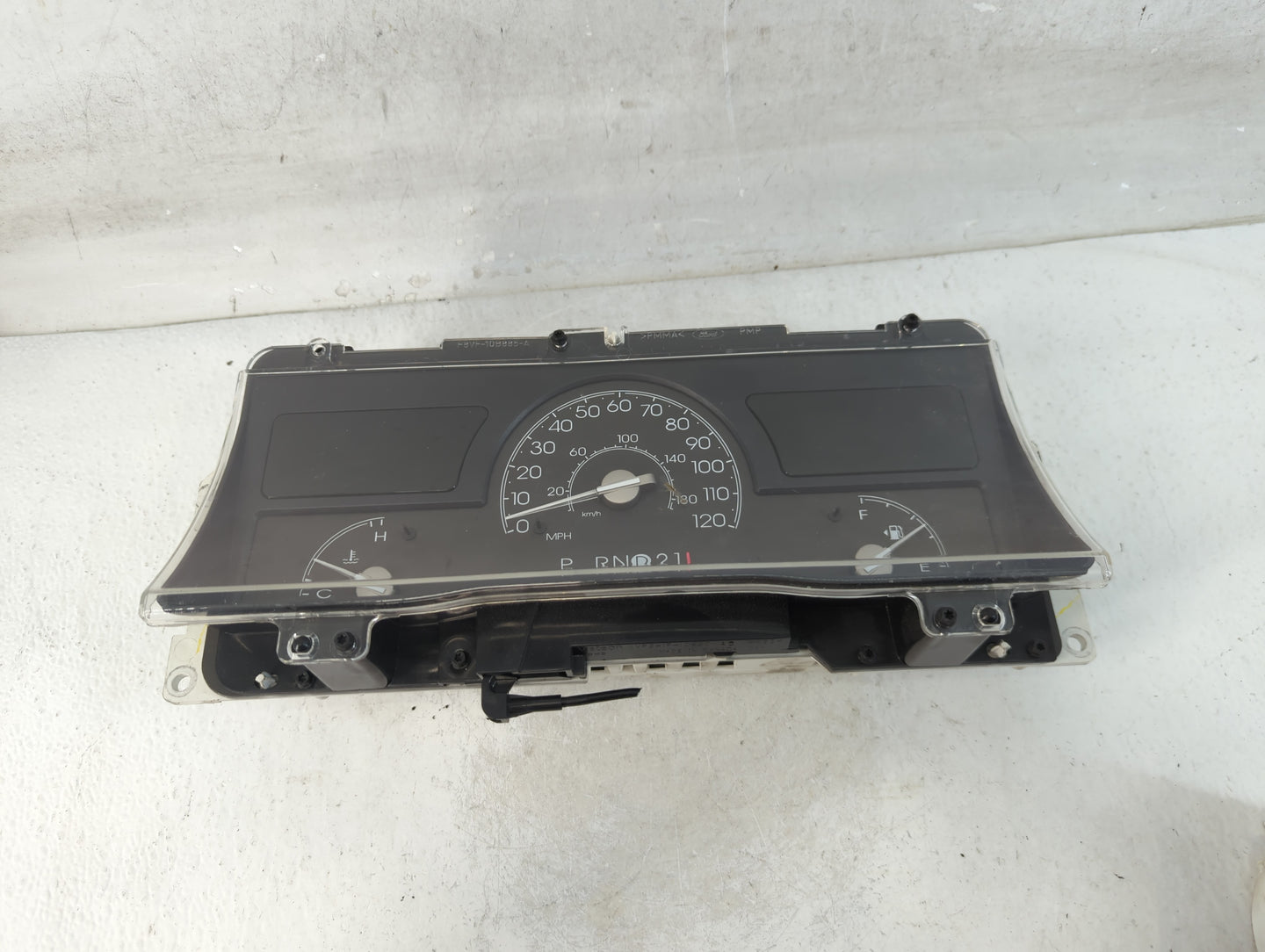 2005 Lincoln Town Car Instrument Cluster Speedometer Gauges Fits OEM Used Auto Parts - Oemusedautoparts1.com