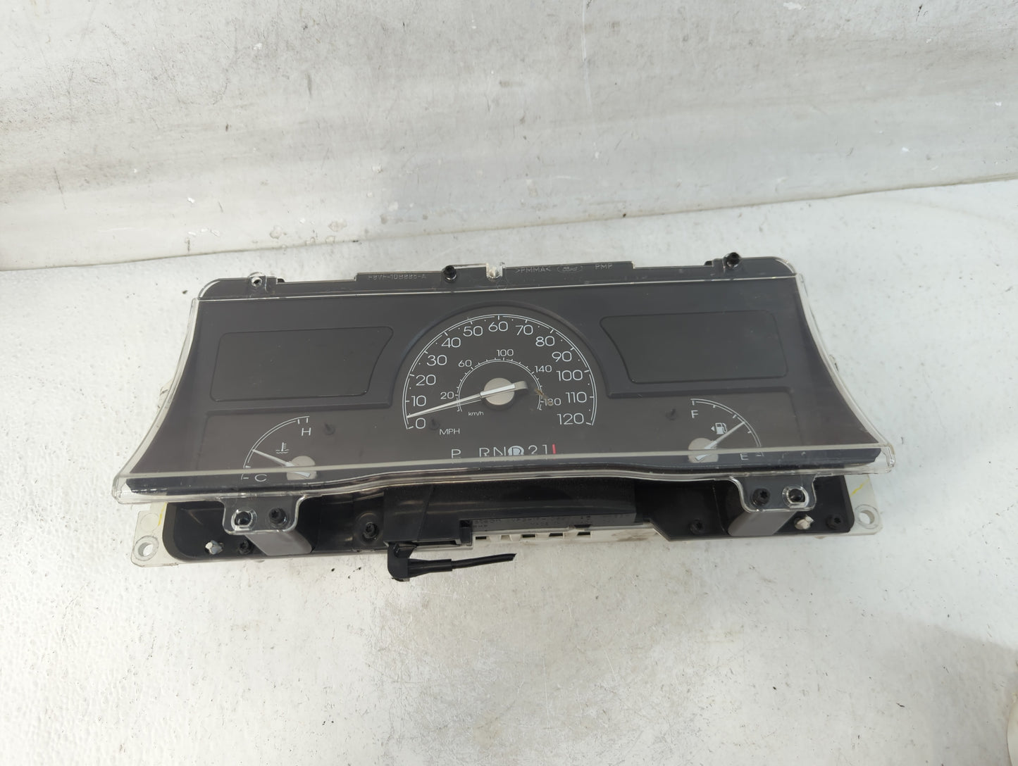 2005 Lincoln Town Car Instrument Cluster Speedometer Gauges Fits OEM Used Auto Parts - Oemusedautoparts1.com