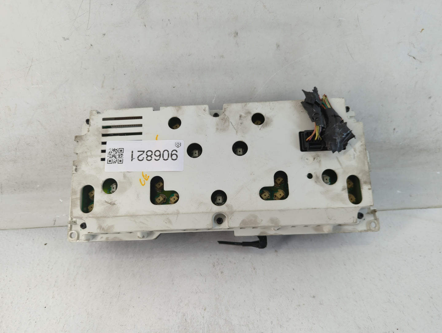 2005 Lincoln Town Car Instrument Cluster Speedometer Gauges Fits OEM Used Auto Parts - Oemusedautoparts1.com