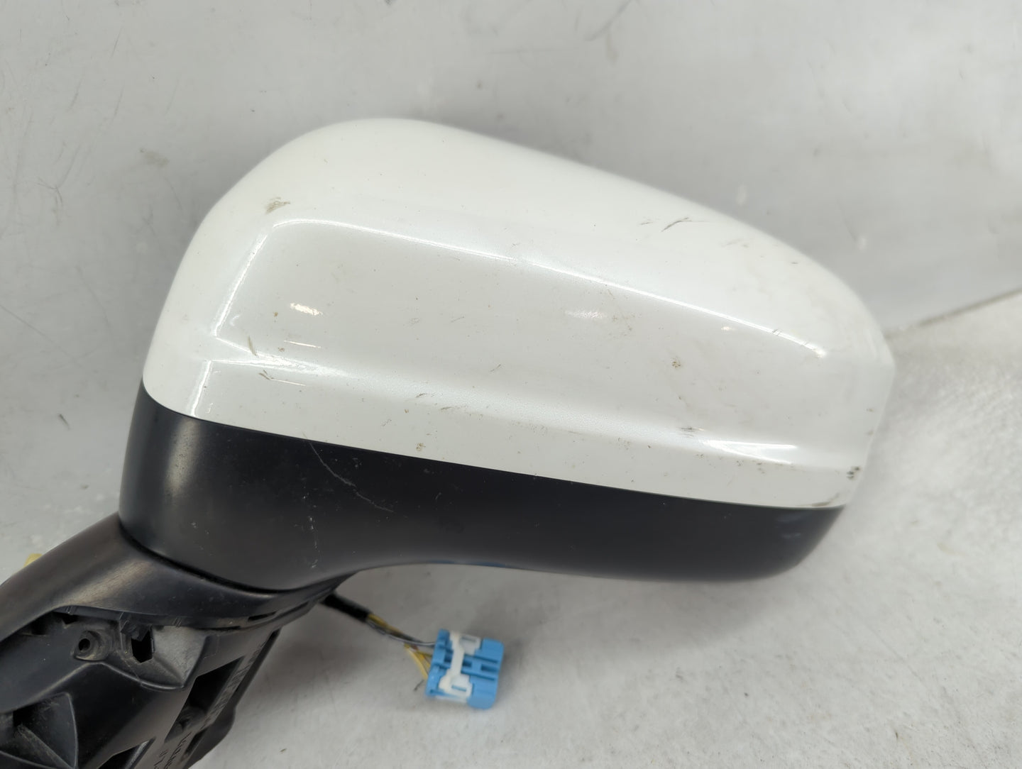2004-2006 Mazda 3 Driver Side View Mirror - Left Door Mirror OEM Used - Oemusedautoparts1.com
