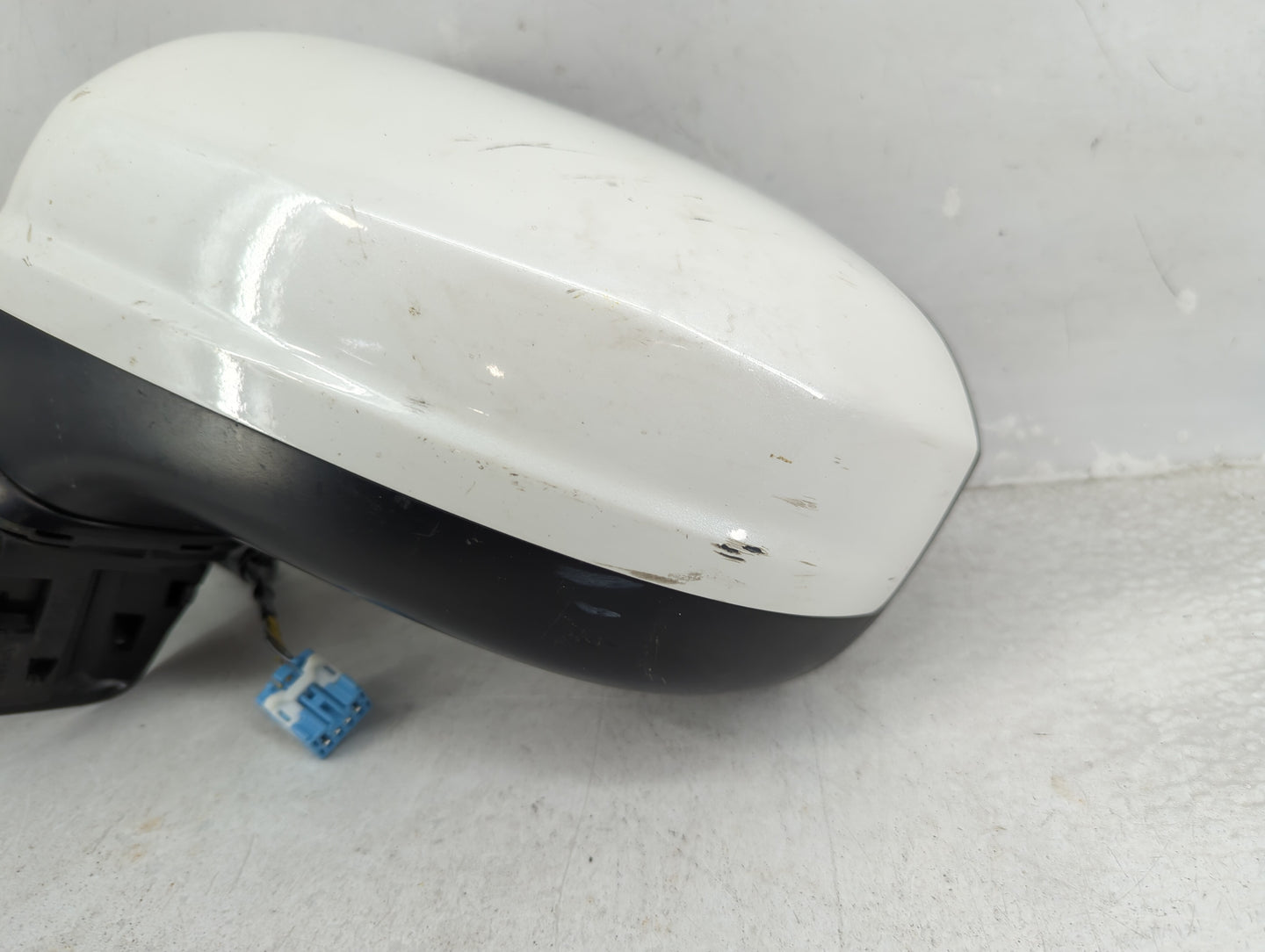 2004-2006 Mazda 3 Driver Side View Mirror - Left Door Mirror OEM Used - Oemusedautoparts1.com