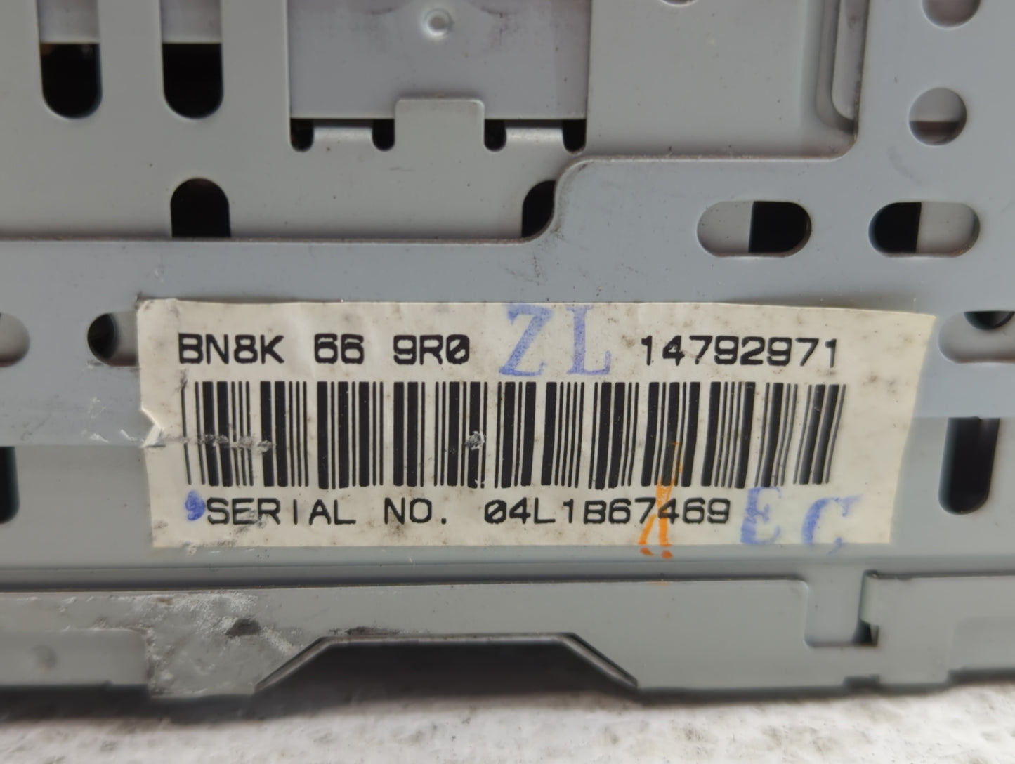 2005-2005 Mazda 3 Am Fm Cd Player Radio Receiver - Oemusedautoparts1.com