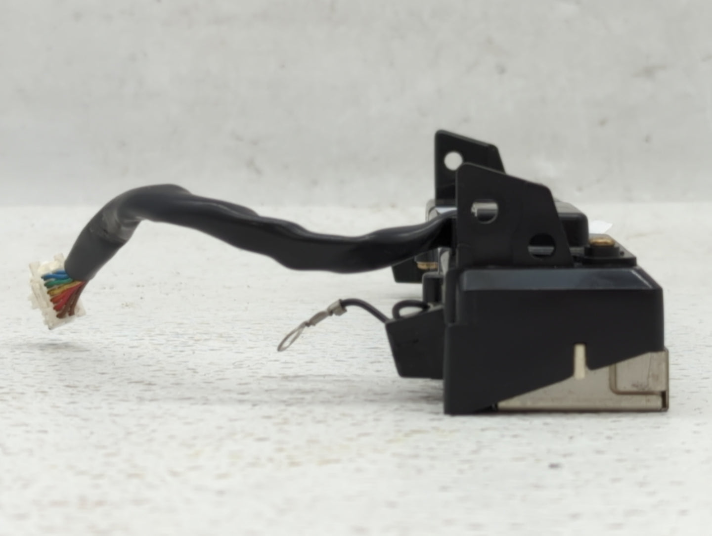 2004-2005 Mazda 3 Radio AM FM Cd Player Receiver Replacement Fits Fits 2004 2005 OEM Used Auto Parts - Oemusedautoparts1.com